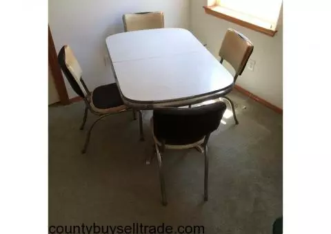 1950 chrome/formica table w/chairs 200